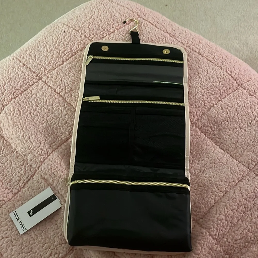 NWT Nine West Hanging Organizer
